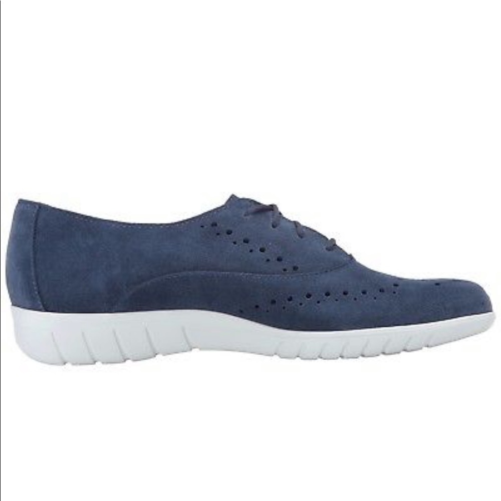 MUNRO WELLESLEY OXFORD SUEDE SNEAKER